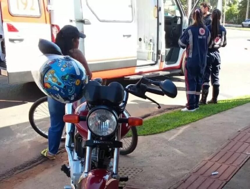Motociclista fica inconsciente após sofrer queda em rotatória de Três Lagoas