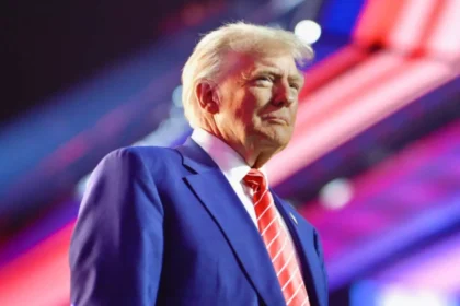 Trump publica decreto que proíbe entrada de estudantes estrangeiros admitidos em Harvard