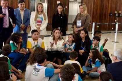 Com olhar voltado à educação, senadora Soraya Thronicke recebe alunos da rede pública de MS no Congresso Nacional