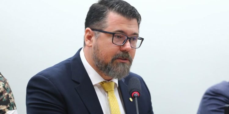 Pollon avança na Câmara e regulamenta profissão de armeiros em defesa da segurança pública