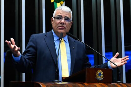 Girão aponta censura e critica ‘contrato bilionário do governo cearense’