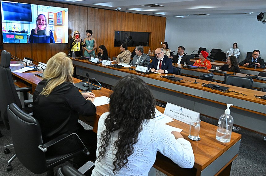 Na CRE, brasileiras relatam não ter acesso a filhos em países muçulmanos