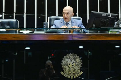 Confúcio Moura relata visita à cidade natal e destaca legado de Hagahús Araújo