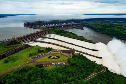 Avança projeto que fixa preço máximo para energia de Itaipu