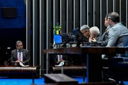 Aprovada atuação do serviço social nos hospitais públicos; texto vai à sanção