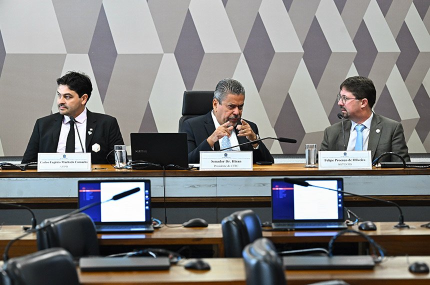 Debatedores questionam regras para migração de profissionais ao Mais Médicos — Senado Notícias