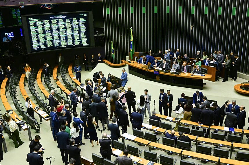 Após derrubada de veto, Senado mantém remuneração prevista para seus servidores