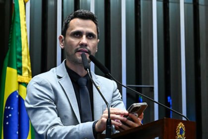 Cleitinho defende Michelle em polêmica sobre aliança do PL e pede união da direita