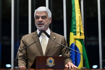 Humberto Costa defende endurecimento contra apostas on-line