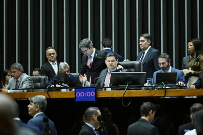 LDO é aprovada com prazo para governo pagar emendas; texto vai a sanção
