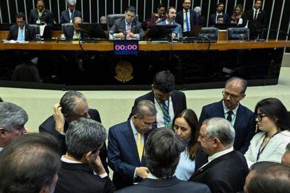 Derrubados quatro vetos a mudanças no Código de Trânsito