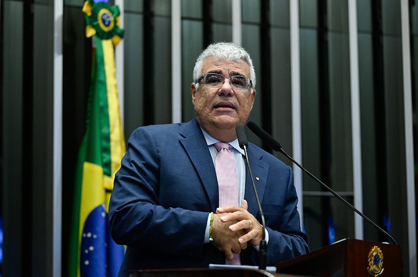 Girão cobra de Messias mudança de parecer para provar que é contra aborto