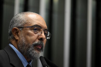 Paim anuncia tema do Jovem Senador 2026 sobre democracia em espaço virtual