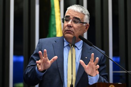 Girão aciona Comissão de Transparência sobre passageiros em jatos do Master