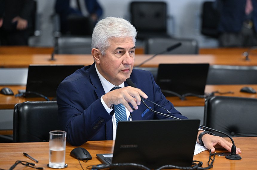 Avança projeto que isenta idoso de contribuir com conselho profissional