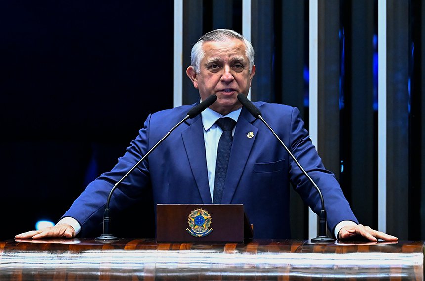 Izalci critica PEC que acaba com escala 6X1 e questiona programas sociais