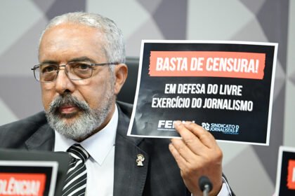 Debatedores repudiam agressões a jornalistas e defendem proteção à imprensa