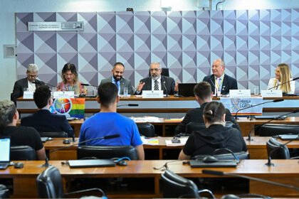 Debate pede fortalecimento dos direitos humanos e da comunidade LGBTQIA+