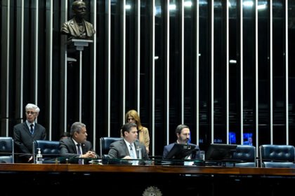 Reajuste para servidores do TCU vai a sanção