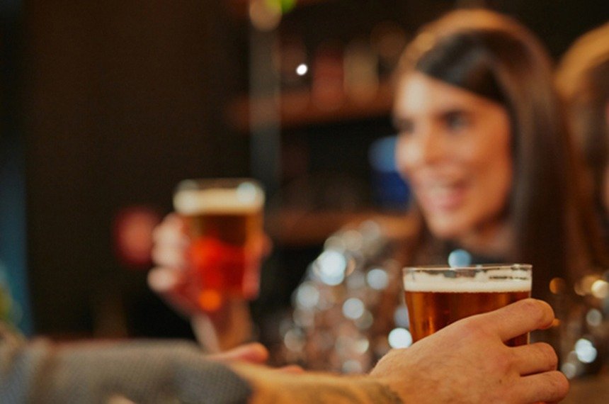 Lei garante criação de estratégia de saúde específica para mulheres alcoolistas