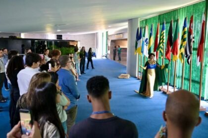 Congresso retoma visitação com encenação teatral nos fins de semana