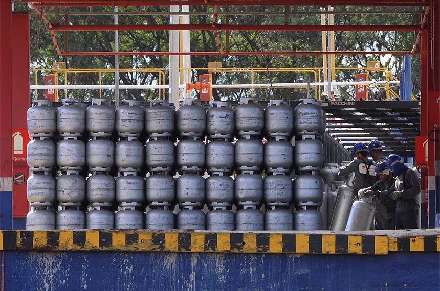 Lei torna programa Gás do Povo permanente