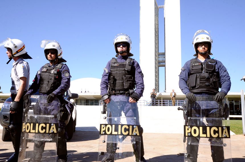 Projeto autoriza PMs e bombeiros reformados a voltarem à ativa