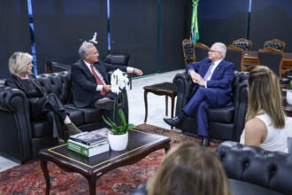 Renan Calheiros defende acesso irrestrito da CAE às investigações sobre o Master